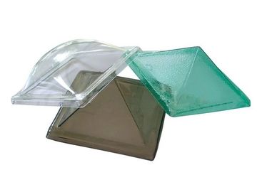 폴리탄산염 플라스틱 돔 스카이라이트 피라미드 모양 UV 코팅 공간 색깔